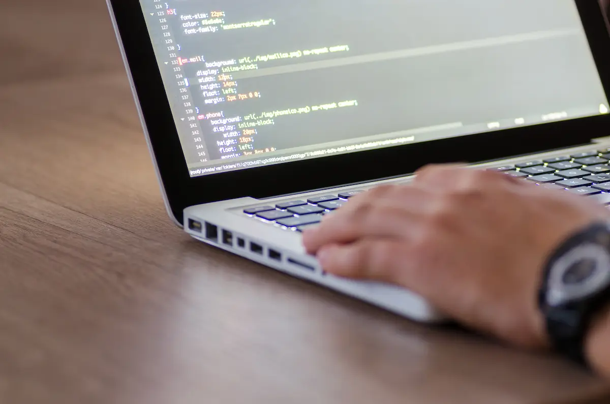 Hand wresting on a laptop